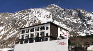 Отель Alpine Lounge Kazbegi Степанцминда-0