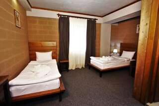 Отель Alpine Lounge Kazbegi Степанцминда Стандартный двухместный номер с 2 отдельными кроватями-3